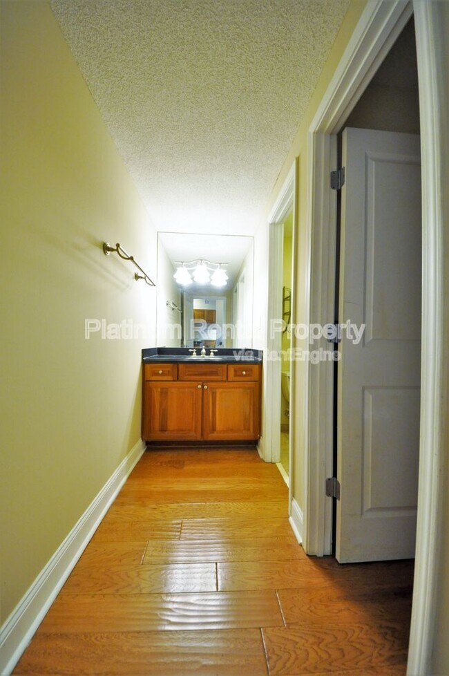 Building Photo - 2479 Peachtree Rd NE