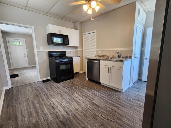 Building Photo - 1215 5th Ave