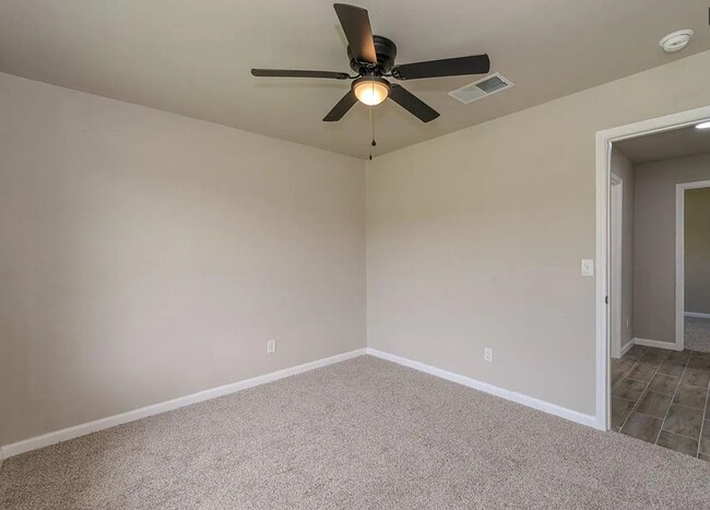 Building Photo - 3828 Anderson Villa