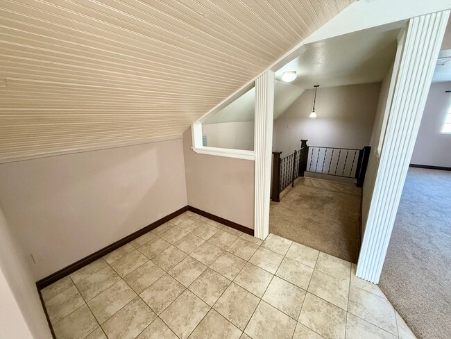 Building Photo - Keefer Studio