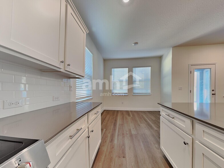 Building Photo - 27055 St Andrews Ave