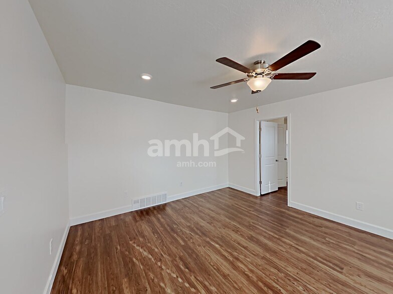 Building Photo - 2335 S Wild Horse Way