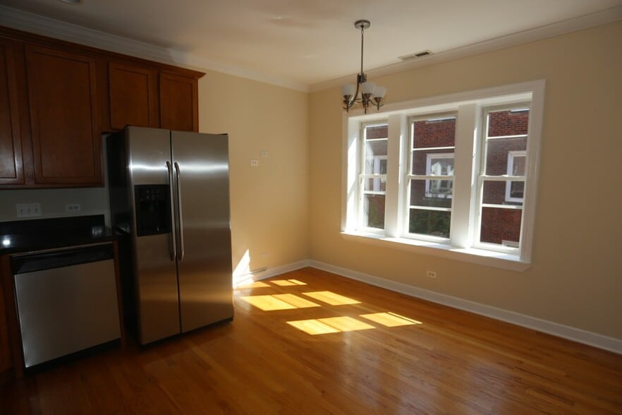 Building Photo - 3257 N Clifton Ave