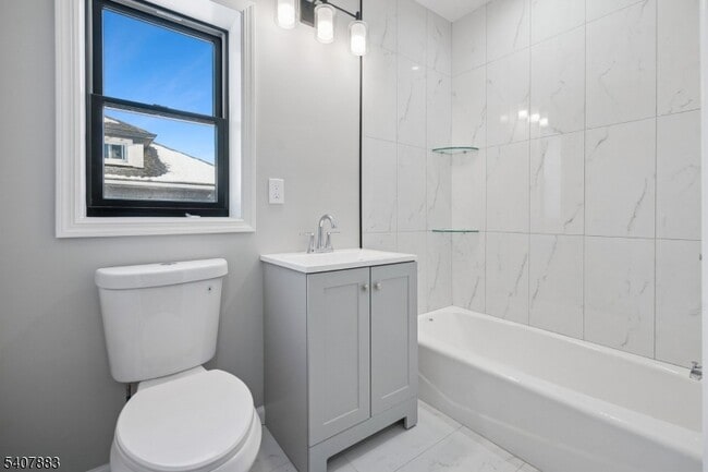 Building Photo - 266 Morris Ave