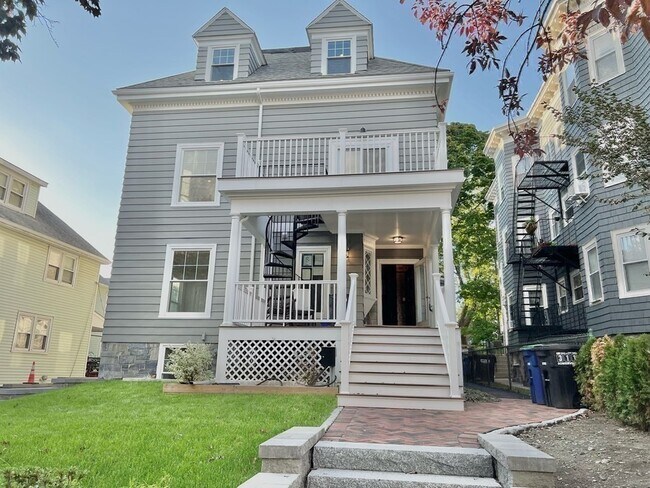 Building Photo - 102 Thurston St