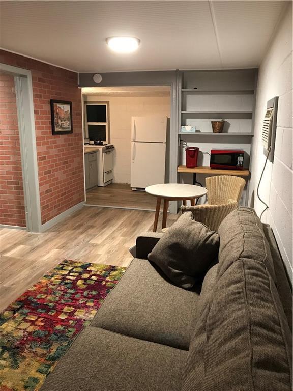 Building Photo - 16 W Thatcher St