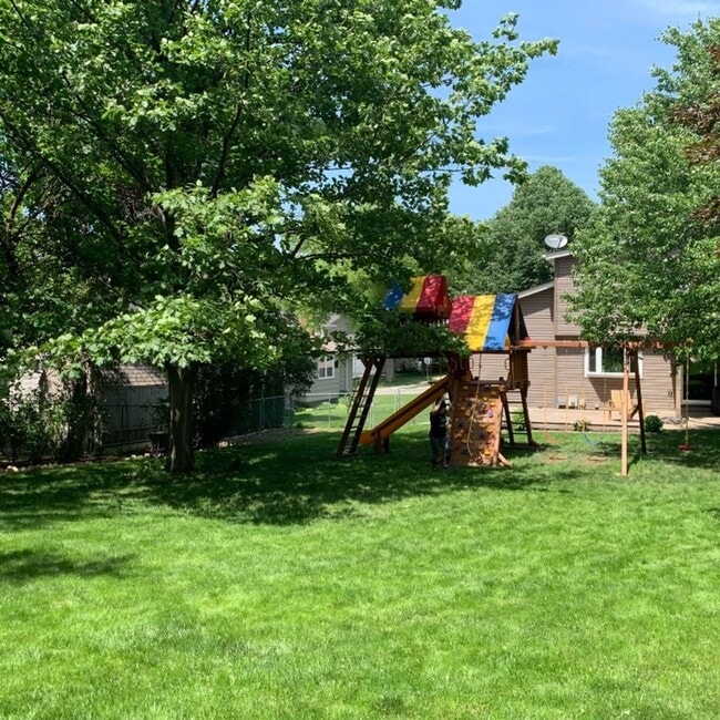 Building Photo - Home For Rent in Papillion