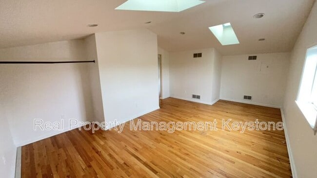 Building Photo - 1026 Mirror St