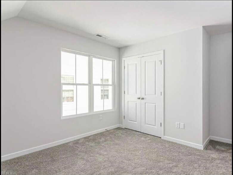 Building Photo - 2606 Middle Ave