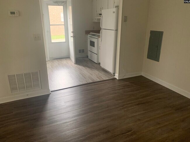 Building Photo - 2403 Duncan St