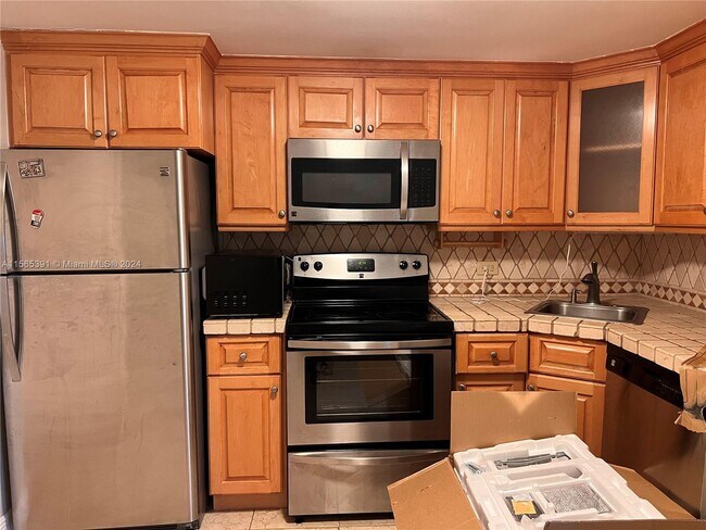 Primary Photo - 825 Brickell Bay Dr