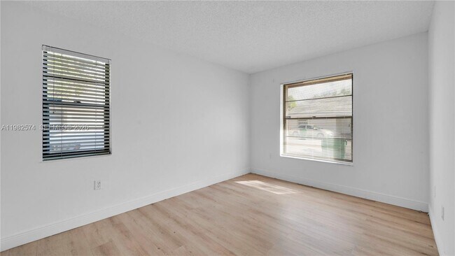 Building Photo - 10583 La Placida Dr