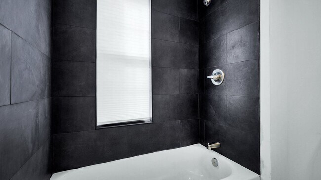 Building Photo - 130 Chicago Ave