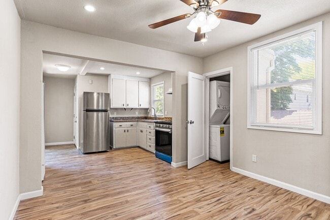 Primary Photo - Newly Renovated 2 Bedroom Apartment with P...