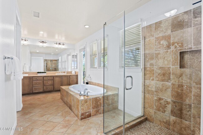 Building Photo - 4659 Cielo Cir