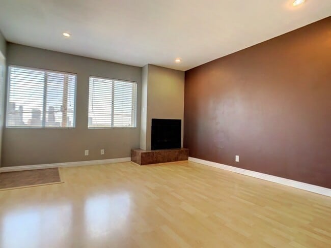 Building Photo - A Beautiful updated trilevel townhome in W Figueroa is now available for rent.