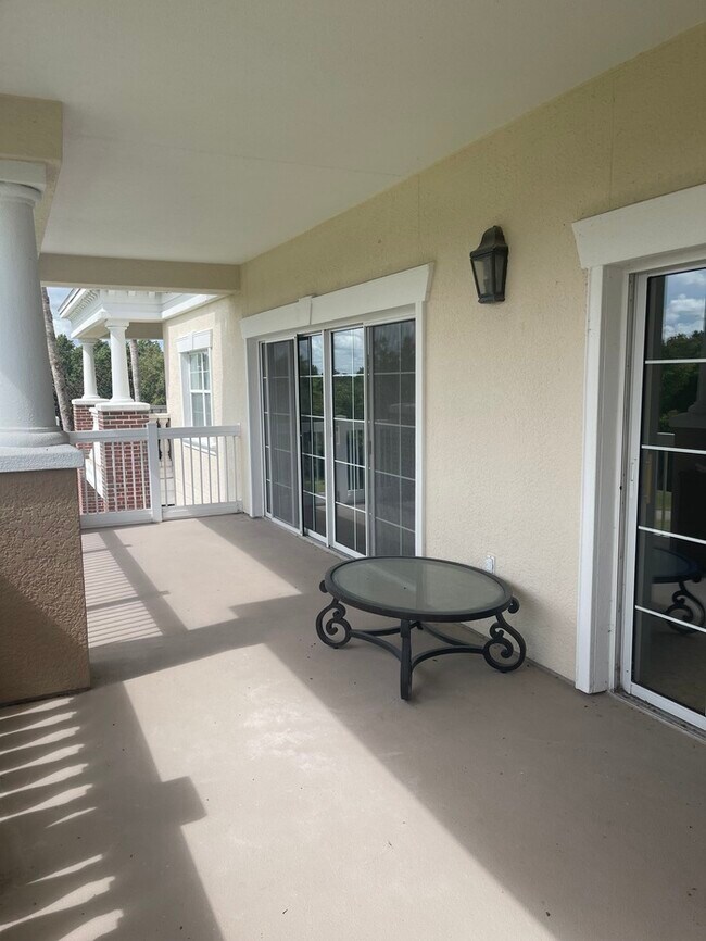 Building Photo - Golf Course View Condo