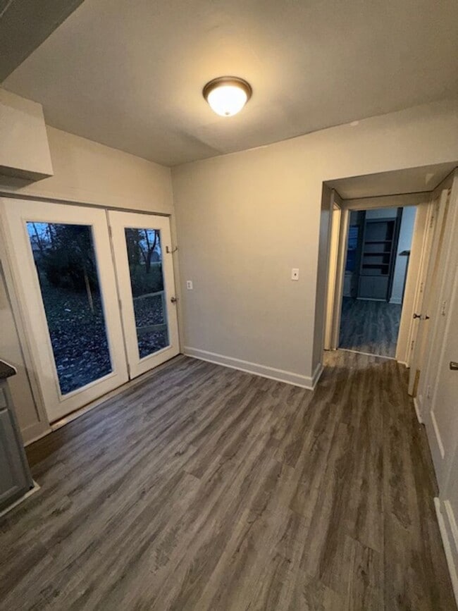 Building Photo - 511 S Evans Ave