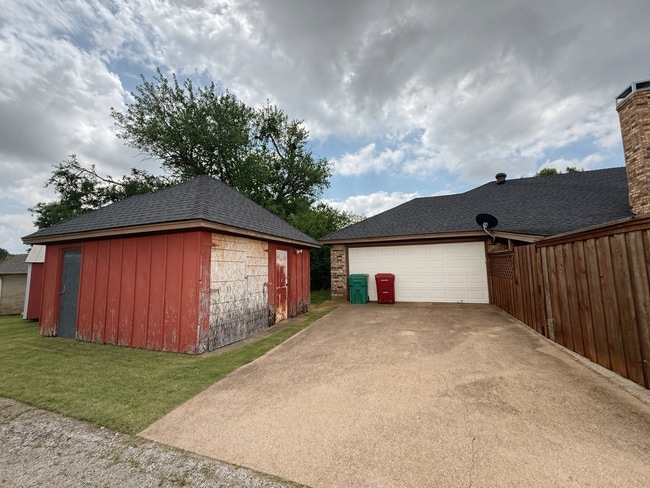 Building Photo - 925 Boone Dr