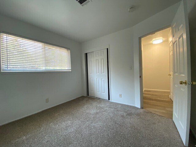 Building Photo - Beautiful Duplex in Rockin, CA!