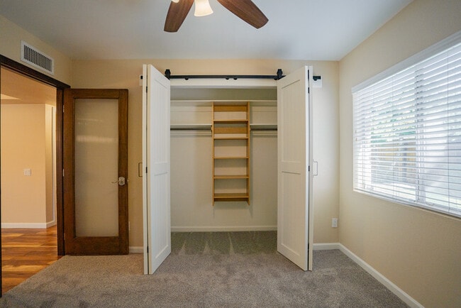 Building Photo - 1610 E Windjammer Way