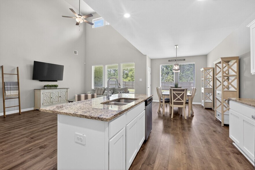 Building Photo - 1708 Sawgrass Dr