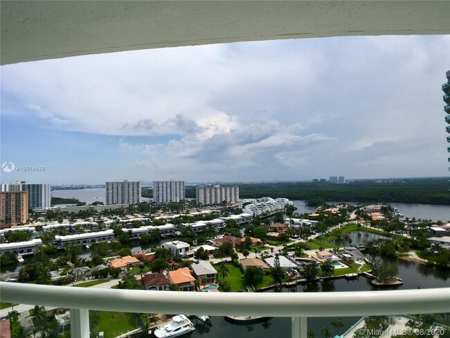 Building Photo - 16400 Collins Ave