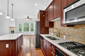 Building Photo - 11 Perimeter Center E