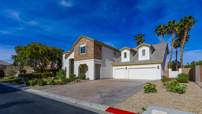 Building Photo - Stunning 6 Bedroom Home With Casita Pool H...
