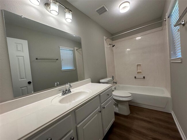 Building Photo - 3031 Valley Ct