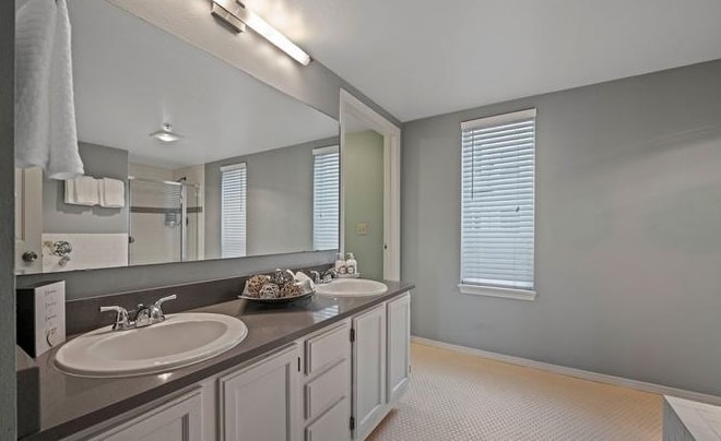 Building Photo - 3028 Western Ave