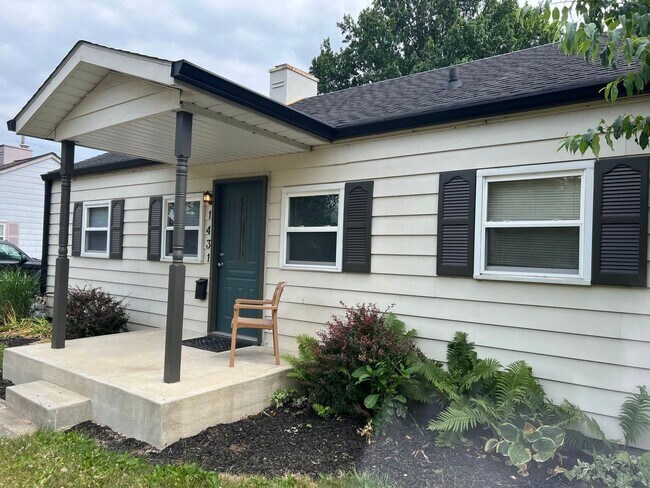 Building Photo - 3 Bedroom House