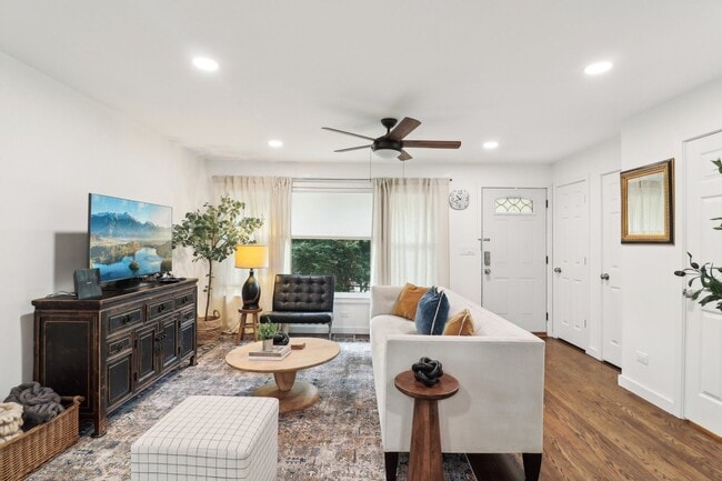 Building Photo - 3008 N Spaulding Ave