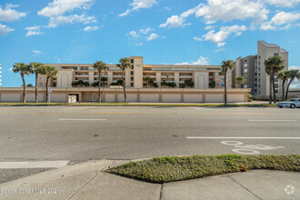 Building Photo - 995 N Hwy A1A