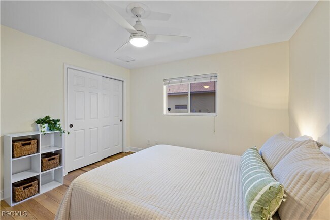 Building Photo - 2309 SW 27th St