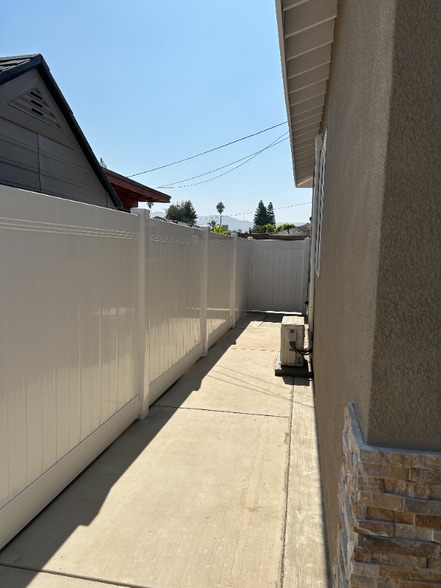 Building Photo - 201 S Mockingbird Ln