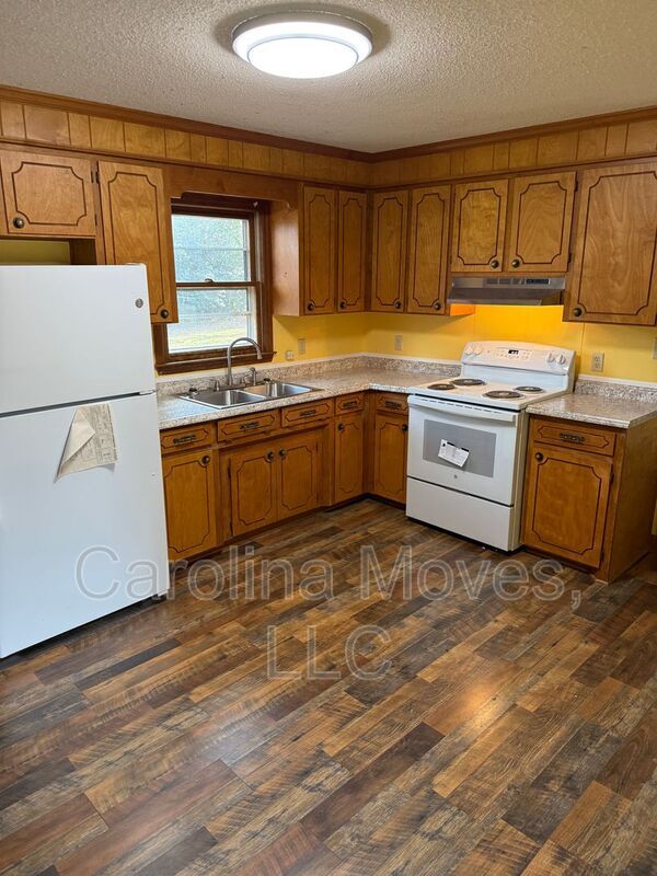 Building Photo - 575 Mt Lebanon Rd