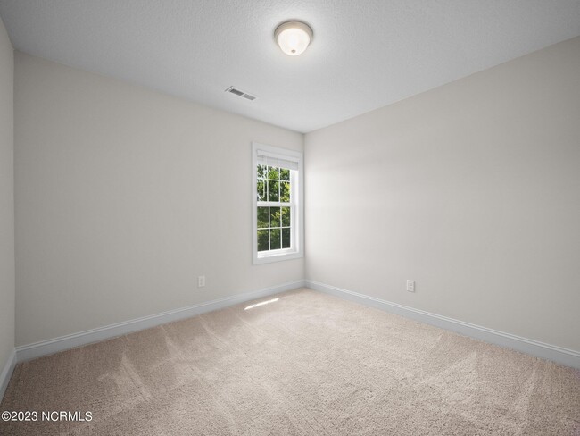 Building Photo - 203 Verrazzano Ln