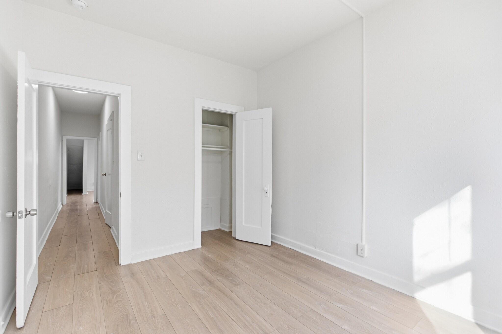 Building Photo - 1526 E 52nd St