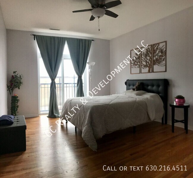 Building Photo - 2520 S Oakley Ave