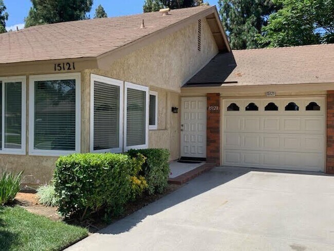 Building Photo - A beautiful Del Mar model for lease in Leisure Village