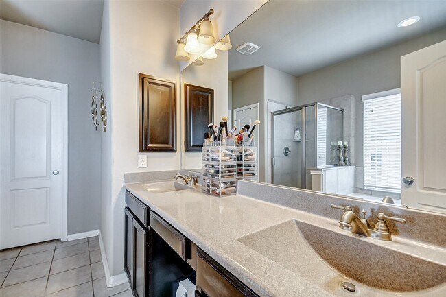 Building Photo - 19611 Travis Cannon Ln