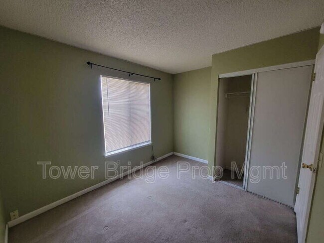Building Photo - 4068 Fawn Cir