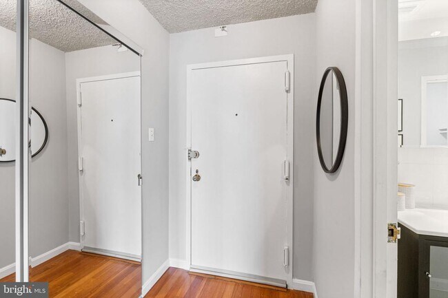 Building Photo - 1325 18th St NW