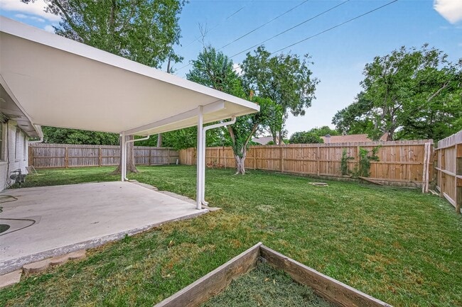 Building Photo - 16355 Sierra Grande Dr