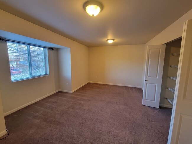 Building Photo - Spacious 3 Bedroom Home in Silverdale!