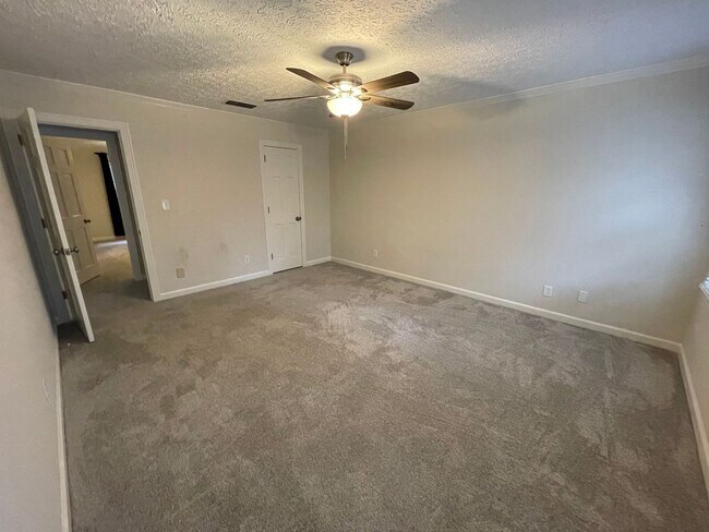 Building Photo - Executive Rental in Horseleg Creek- $3,295