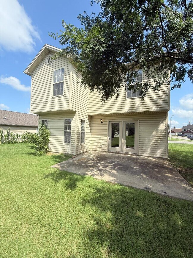 Building Photo - 2000 Willis Dr