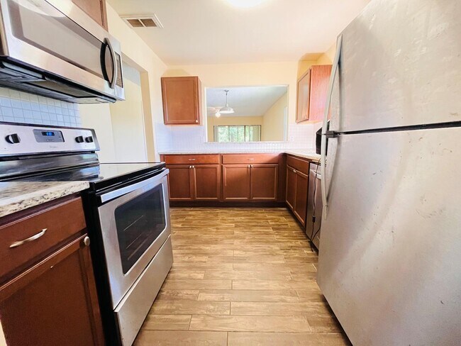 Building Photo - 5985 Forest Hill Blvd