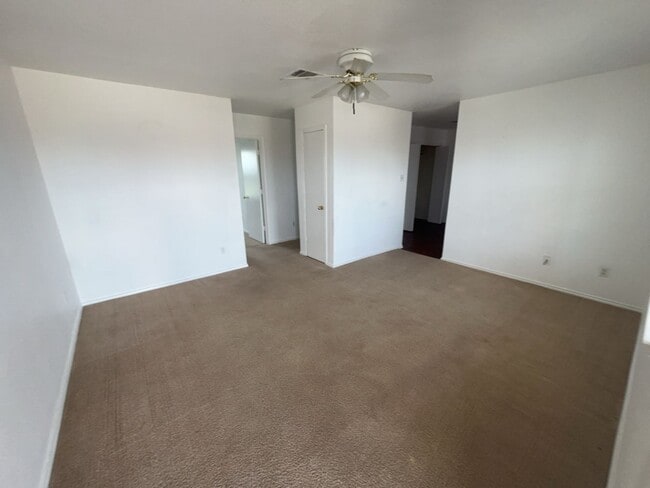 Building Photo - AVAILABLE NOW! Pets Allowed!